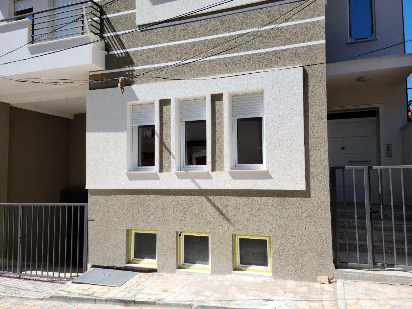 Travelers' Korca Home Екстер'єр фото